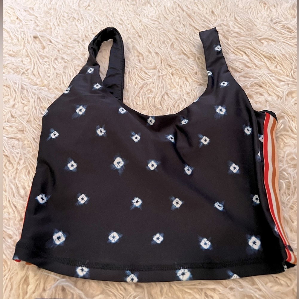 The Upside Cropped Sports Bra and Leggings - Picture 3 of 4